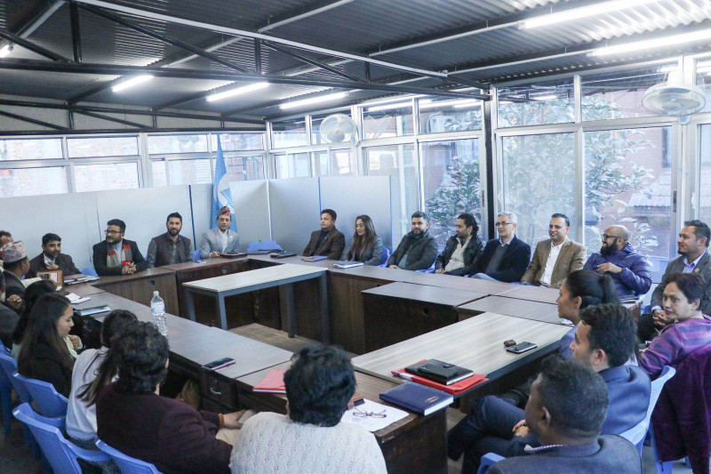 रास्वपाको बैठक सुरु, विराजभक्तको प्रश्न- सरकारमा जानु र बाहिरिनुको औचित्य के हो ?