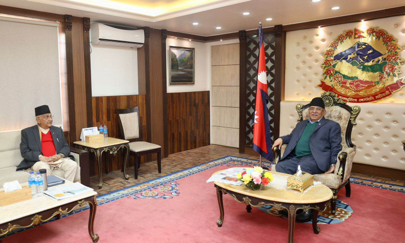 नयाँ राजनीतिक घटनाक्रमबारे प्रधानमन्त्रीसँग छलफल गर्न एमाले अध्यक्ष ओली बालुवाटार पुगे