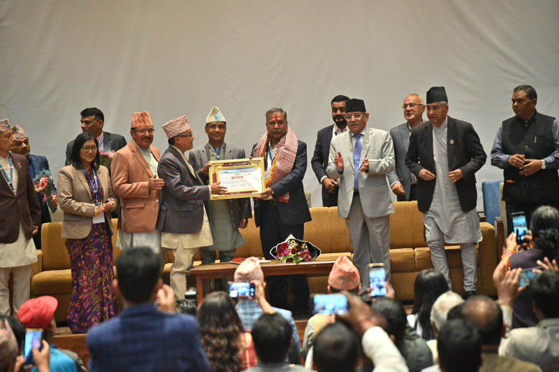 नवनिर्वाचित उपराष्ट्रपति यादवले ग्रहण गरे प्रमाणपत्र 