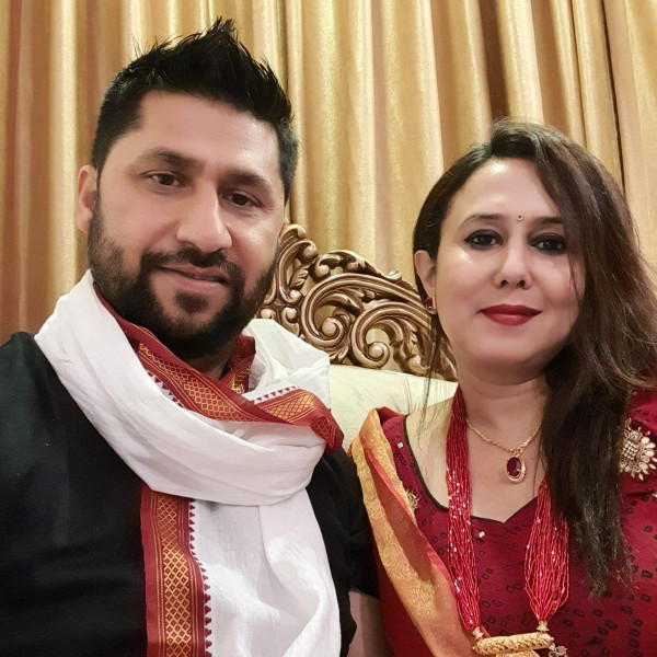 आलाेचकलाई कडा चेतावनी दिँदै रविले मागे श्रीमतीसँग माफी