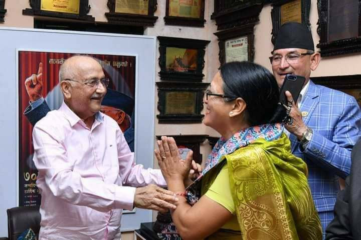 नेकपा एस छाडेर एमालेमा फर्किनेको लर्को, कमला तुलाधरलाई ओलीले गरे एमालेमा स्वागत 