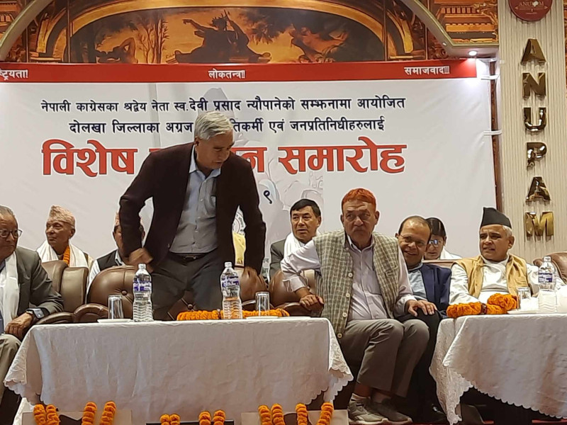 छट्पटाएर घडी हेरिरहेका देउवा