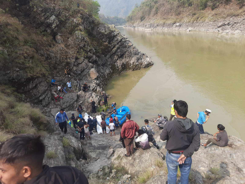 छोराको पशुपतिमा दाहसंस्कार गरी फर्किएकी जुनकिरी परिवारसहित त्रिशूलीमा अस्ताइन्  
