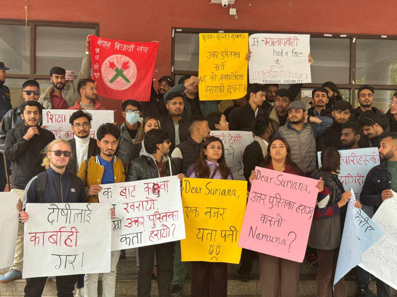 उत्तरपुस्तिका हराएको भन्दै उपकुलपतिको कार्यालयमा नेविसंघको प्रदर्शन 
