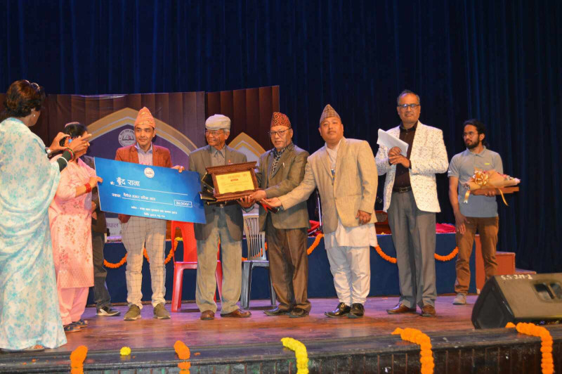 एक हजार जनामा गुञ्जिए गजल