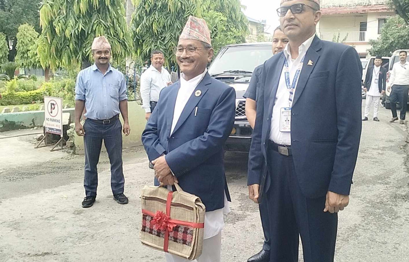 संघमा निर्भर प्रदेश : काठमाडौंले अनुदान काट्दै गयो, कोशीको बजेट घट्दै गयो  