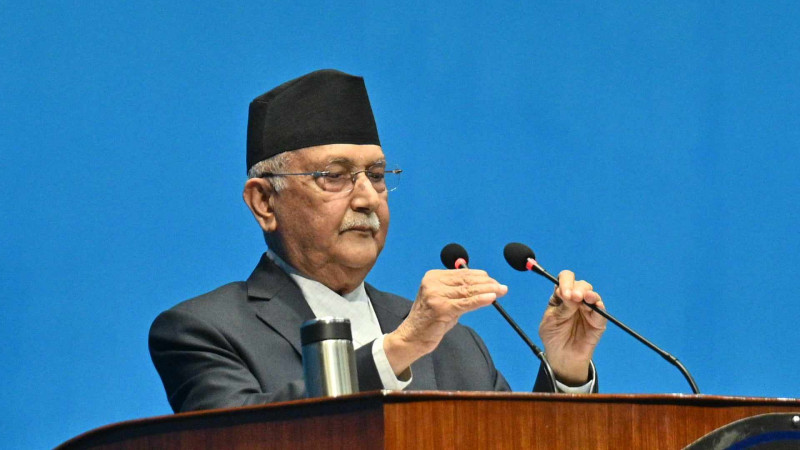 प्रधानमन्त्री ओलीले नै अलिखित प्रश्न बीच बाटोमै आइपुग्यो भन्दै  विषयान्तर गरेपछि...  