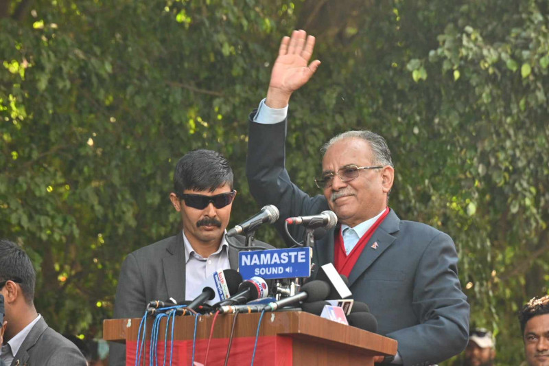 ज्ञानेन्द्र शाहलाई भेटेको भन्ने हल्लाको प्रचण्डले गरे खण्डन
