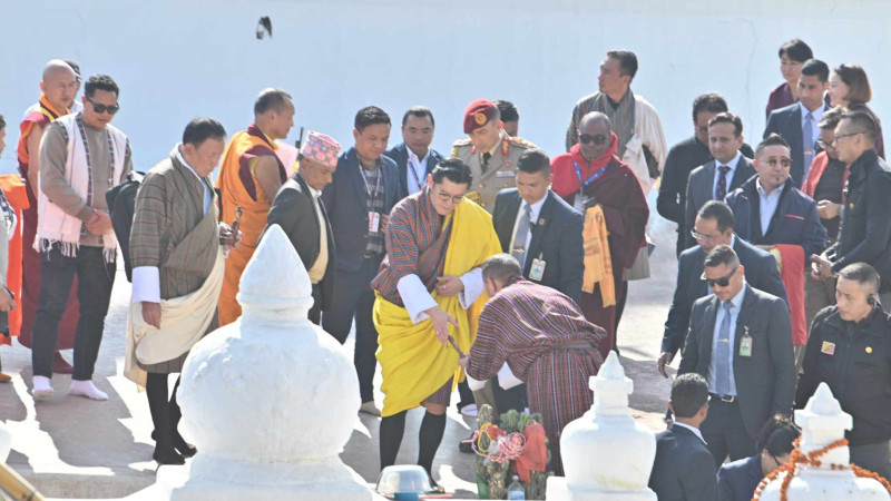 बौद्धनाथमा भुटानी नरेश (फोटो फिचर)