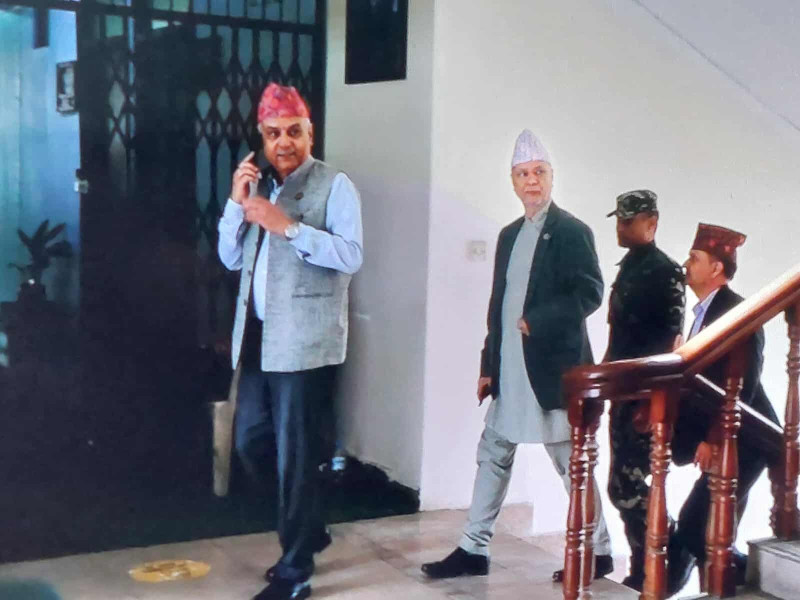 पार्टी बैठक छोडेर शिक्षामन्त्रीसँग छलफलमा देउवा