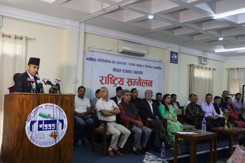 सञ्चारमन्त्रीकाे प्रश्न– विज्ञापनको ६५ प्रतिशतभन्दा बढी रकम बिचौलियाको हातमा पर्दा महासंघ किन माैन ?
