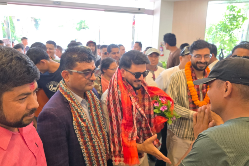 कर्णालीका प्रमुख सडकको अनुगमनमा निस्किए पूर्वाधारमन्त्री लम्साल