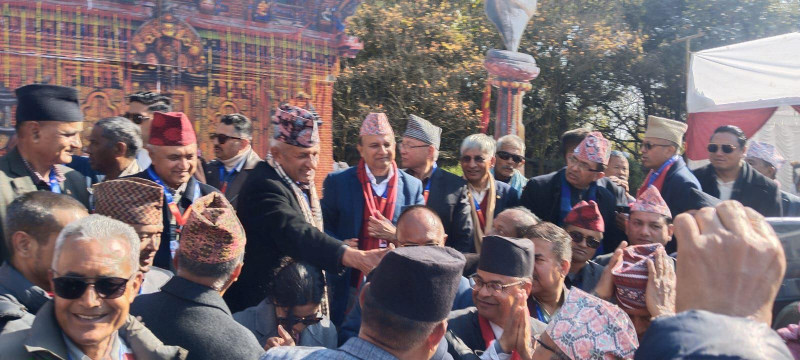 अझै सुरु भएन एमालेको मतदान, असन्तुष्ट पनि भोट माग्दै 