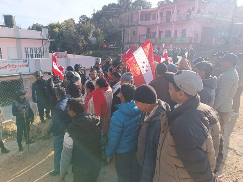 देउवाको गृहजिल्लामा कांग्रेसले गर्‍यो निर्वाचन कार्यालय घेराउ