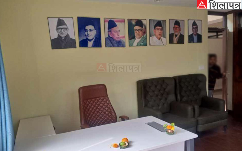 सानेपाको भित्तोमा झुण्डियो पूर्वसभापतिको लहरमा देउवाको फोटो
