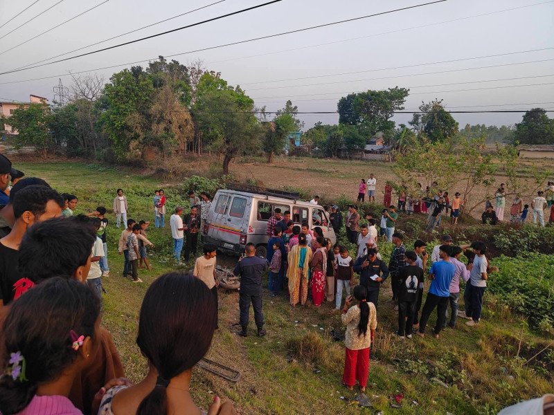 कैलालीमा हाइसको ठक्करबाट मोटरसाइकलमा सवार दुई जनाको मृत्यु