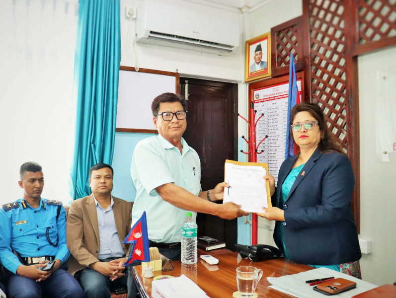 पोखरामा अनधिकृत संरचना हटाउने सूचना ७ दिनभित्र खारेज गर्न माग गर्दै सुकुम्बासीले बुझाए ज्ञापनपत्र