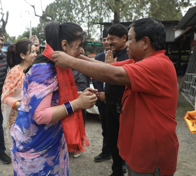 महावीरले लगाइदिए हिमानीलाई खादा [तस्वीरहरू]