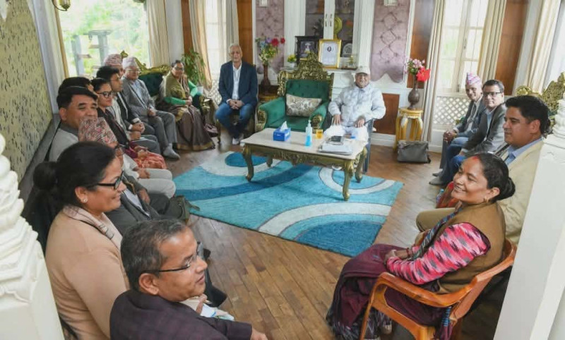 ओलीले बोली फेरेपछि सुदूरपश्चिममा फेरिएनन् एमालेका मन्त्री, शपथको तयारीमा रहेकाहरू जिल्ल