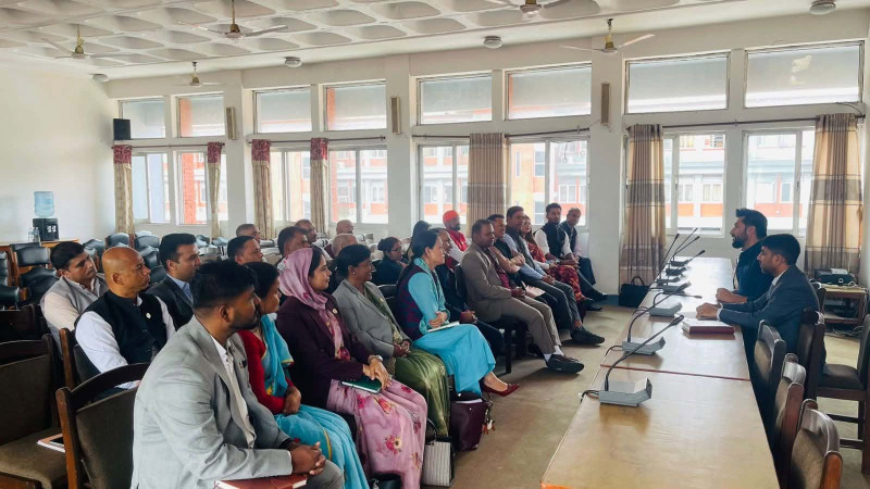 रास्वपा सभापति लामिछानेले अधिवेशनबारे मधेश प्रदेशका सांसदसँग छलफल गर्दै