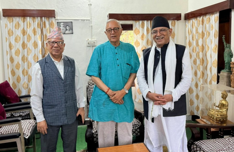 प्रचण्ड र माधव नेपाल पुगे कोइरालानिवास, के–के भयाे कुराकानी ?