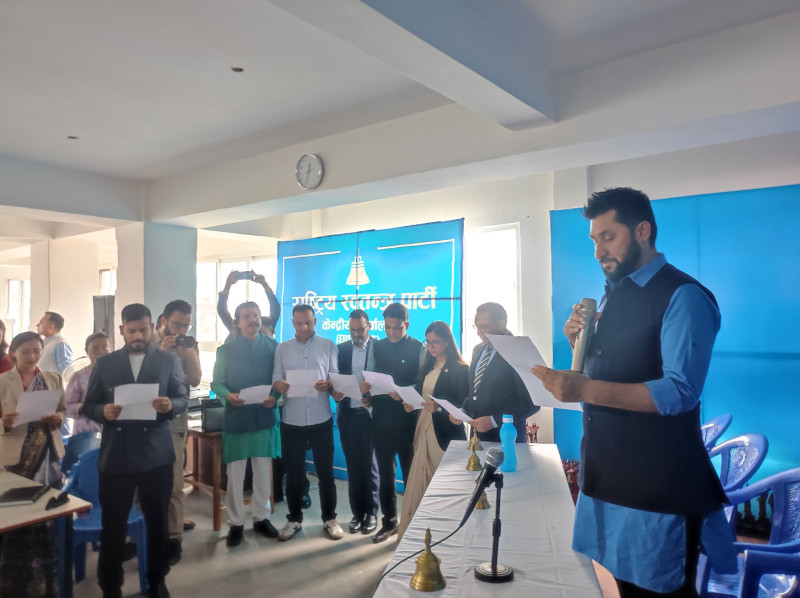 रास्वपाका नवनिर्वाचित केन्द्रीय सदस्यले लिए शपथ
