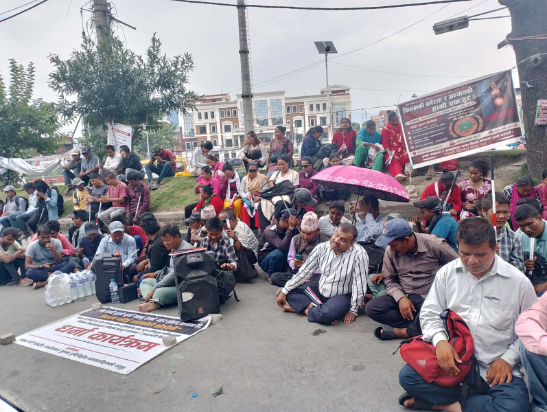 गाएरै प्रधानमन्त्री भएका बालेनलाई दृष्टिविहीनको पुकार– हामीलाई गाउन देऊ, कि पीडा हेरिदेऊ