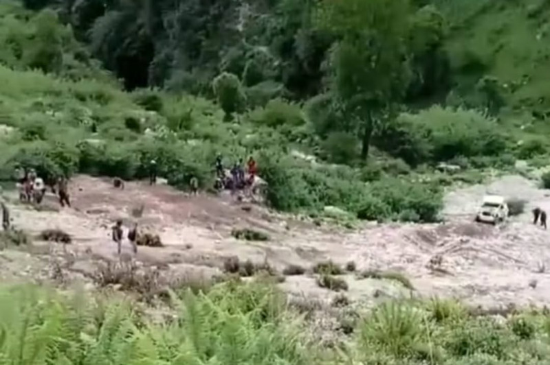 बझाङमा जिप दुर्घटना हुँदा तीन जनाको मृत्यु, घाइतेको हेलिकाेप्टरबाट उद्दार हुन सकेन