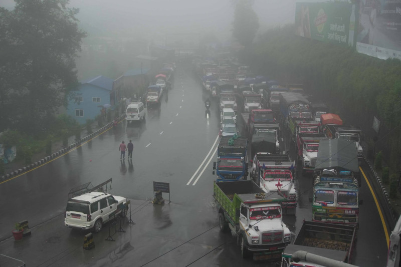 काठमाडौं प्रशासनले भन्याे– यात्रा गर्नुअघि विशेष सतर्कता अपनाउनू