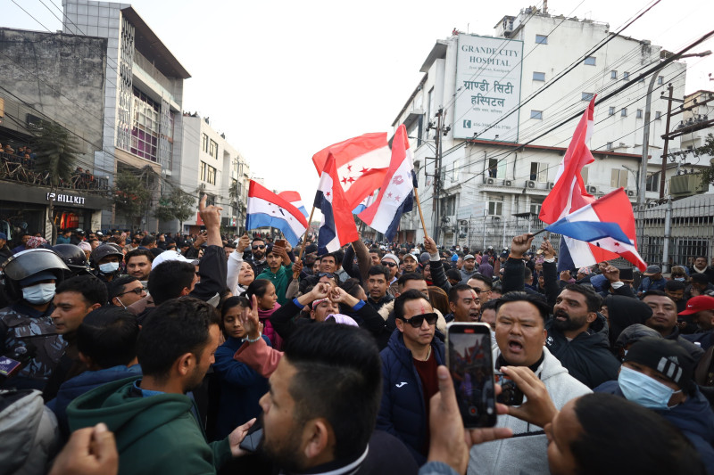 कान्तिपथमा तनाव, आयोगबाहिर नाराबाजीमा उत्रिए कांग्रेस कार्यकर्ता