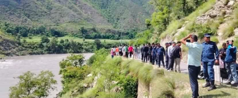 भेरी नदीमा जिप खस्यो, चालक र जिपधनी बेपत्ता