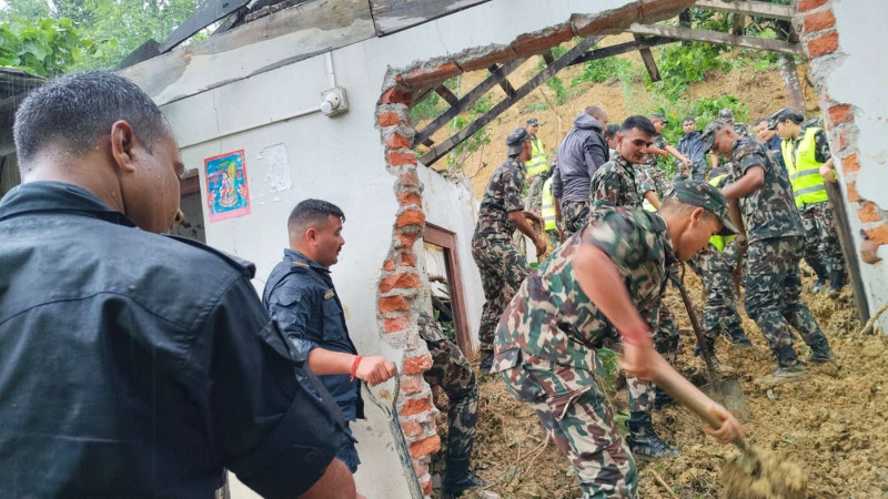 पहिरोले घर पुरिँदा धनुषामा एक महिलाको मृत्यु