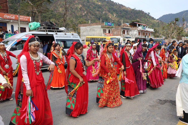 केबलकार स्टेसनको शिलान्यासमा थारु संस्कृतिको मुरहा नृत्य (तस्वीरहरू) 