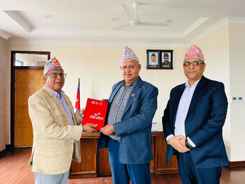 लोक सेवा आयोगले बुझायो मुख्यमन्त्री आचार्यलाई वार्षिक प्रतिवेदन