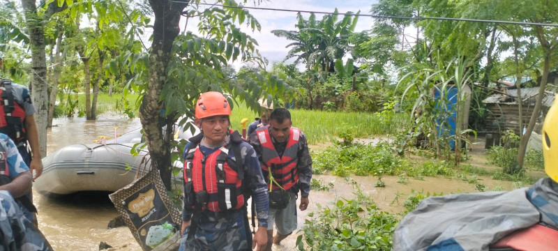चितवनमा बाढीमा फसेका १० जनाको सकुशल उद्धार