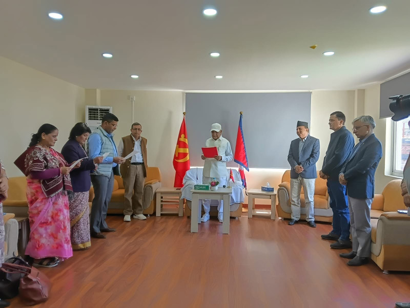 एमालेका तीन मनोनीत केन्द्रीय सदस्यले लिए शपथ
