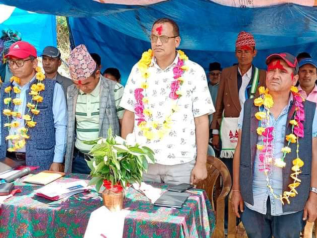 नौगाडमा निवर्तमान अध्यक्षलाई हराउँदै माओवादीका दलजित विजयी
