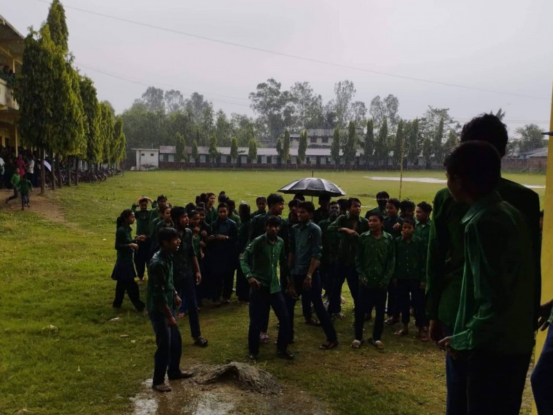 शिक्षकहरूले विद्यालयमै रक्सी खाएको भन्दै बारामा विधार्थीहरूको नाराबाजी