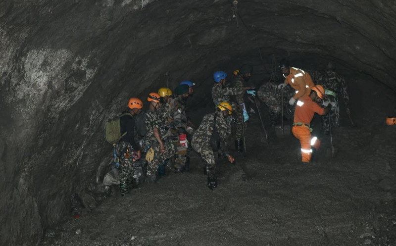 चिलिमेमा फसेकाकाे जीवितै उद्धार गर्ने प्रयास असफल भएपछि सांसद न्यौपानेले भने– अत्यन्त दुःखी छु
