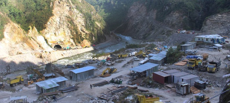 अरुण तेस्रो आयोजनामा कार्यरत एक मजदुर मृत फेला