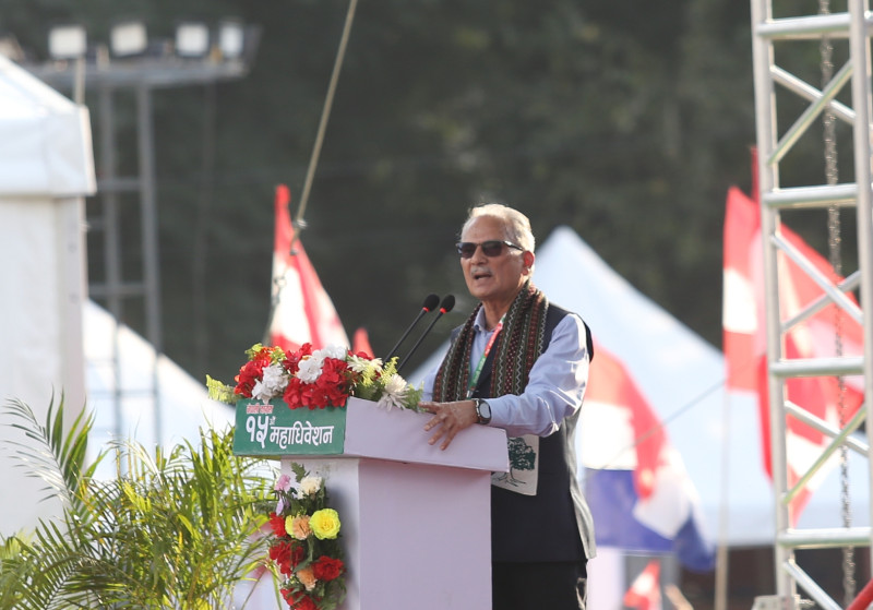 मुलुकको अर्थतन्त्र ६० वर्षदेखि एक वर्ष पनि दुई अंकमा वृद्धि भएको छैन : बाबुराम भट्टराई