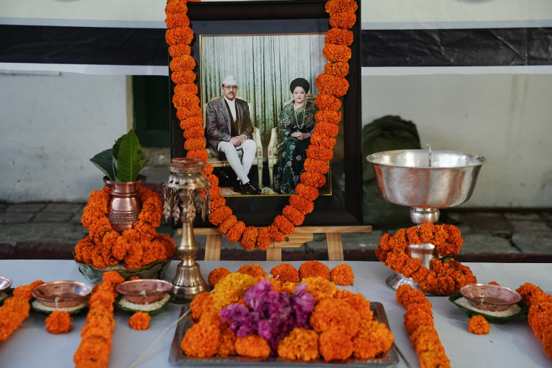 दरबार हत्याकाण्डको स्मरणमा नारायणहिटीमा दीप प्रज्वलन (तस्वीरहरू)