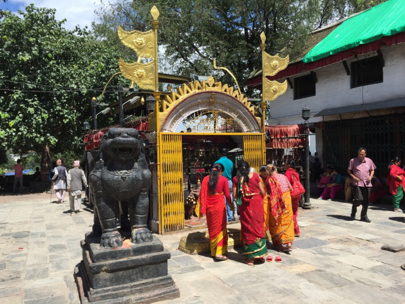 नवरात्रिको पहिलो दिन शक्तिपीठमा श्रदालुको भीड