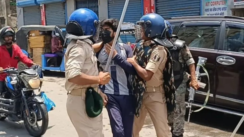 बिहारका धेरै जिल्लामा विद्यार्थीको प्रदर्शन, पटनामा प्रहरीले गर्‍याे लाठीचार्ज