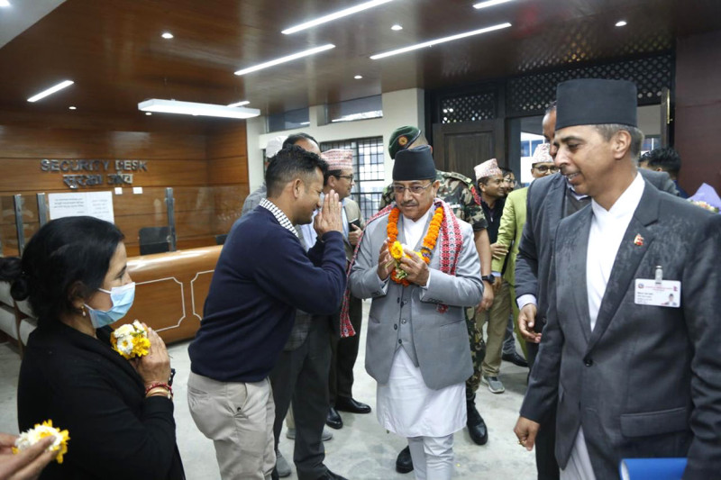 फेरि मन्त्री बन्दिनँ भनेका खड्का पार्टीको नेतृत्व गर्दै बने रक्षामन्त्री 