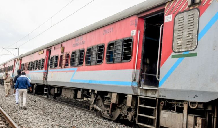 जलगाउँ रेल दुर्घटनामा परी मृत्यु हुनेको सङ्ख्या १३ पुग्यो