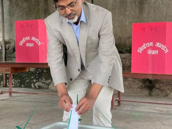 अर्थमन्त्री शर्माले मुसीकोटबाट गरे मतदान
