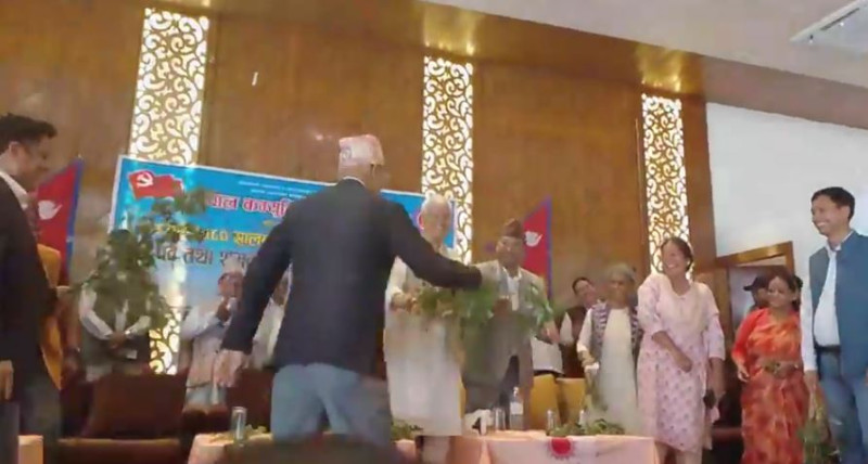 एमाले उपाध्यक्ष विष्णु पौडेल र सचिव लेखराज भट्टलाई कार्यकर्ताले लगाए सिस्नो ! (भिडियो)
