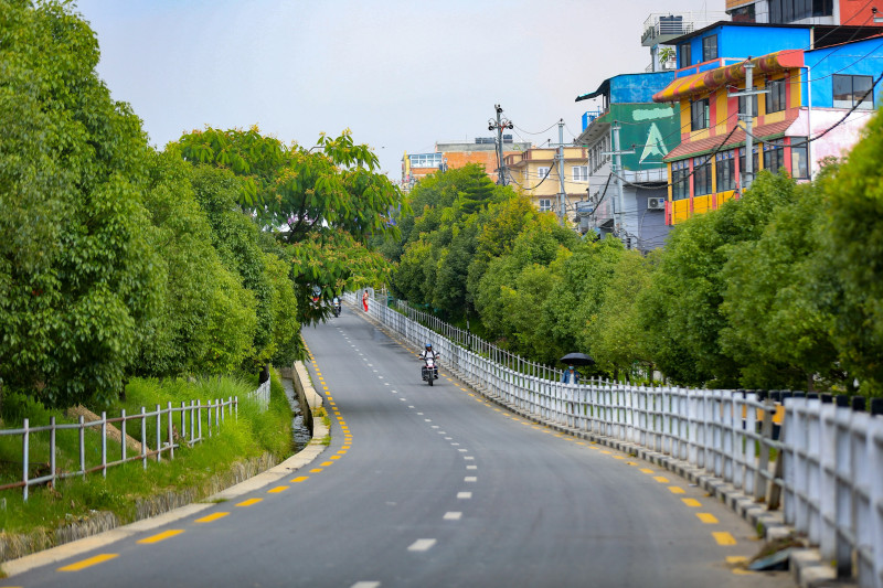 हरियालीले बढायो कोटेश्वर–कलंकी सडकखण्डको सौन्दर्य (तस्वीरहरू)