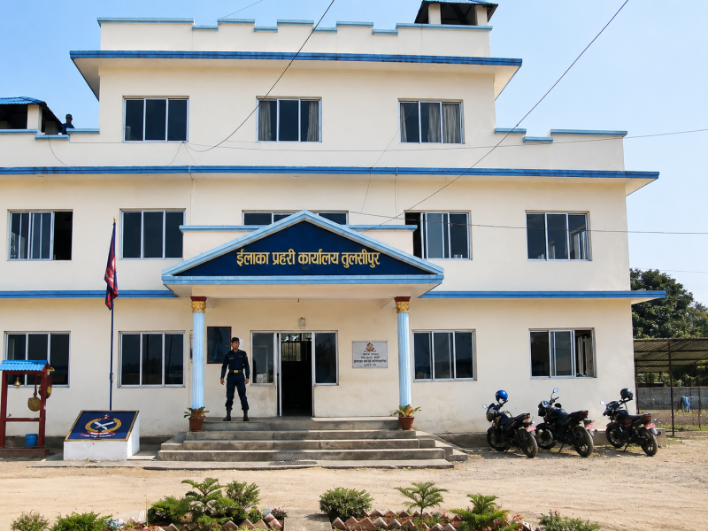 प्रहरी कार्यालयकाे जग्गा अतिक्रमण गरी बनाइएका संरचना स्थानीयले आफैँ हटाइने